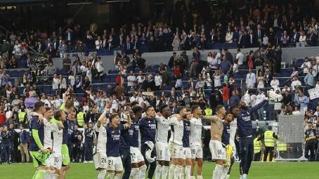 Madrid's players applaud the fans after beating Cadiz to pave the way for another title triumph. (EPA PHOTO)